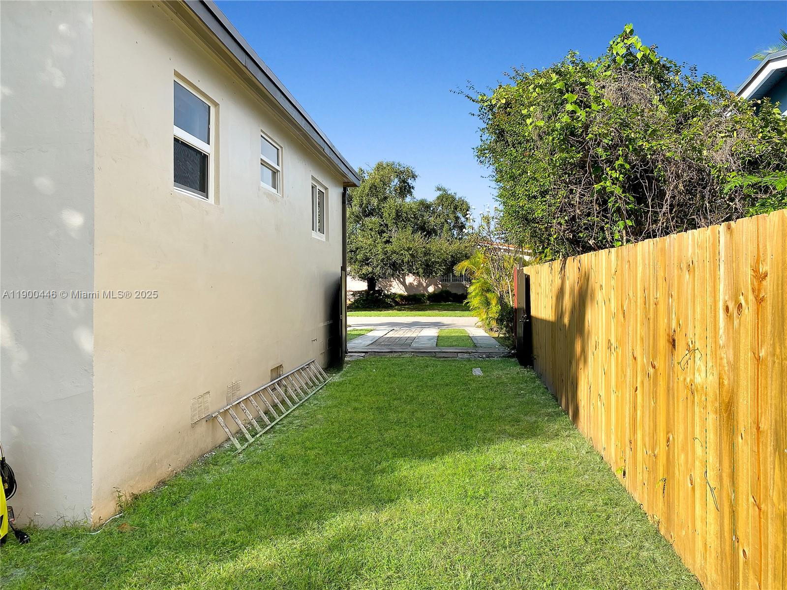 MIRACLE MANOR 1ST ADDN - Residential Lease