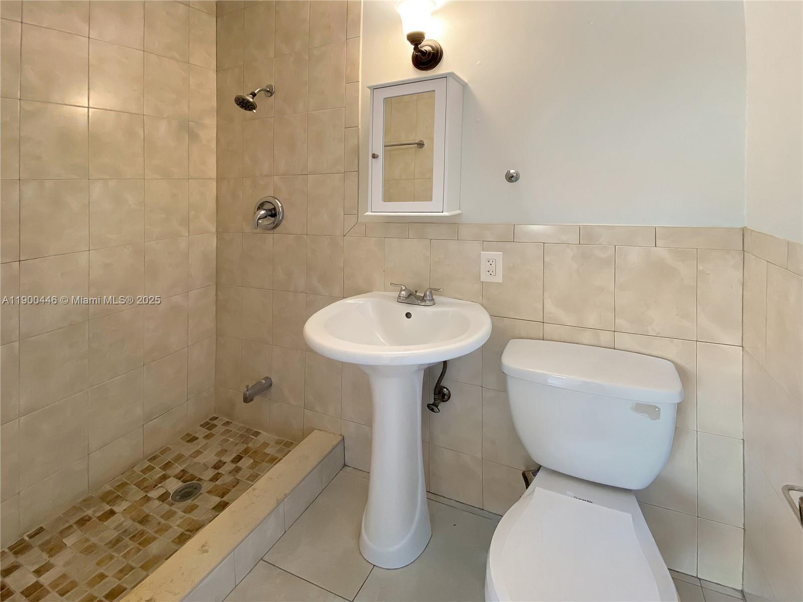 MIRACLE MANOR 1ST ADDN - Residential Lease