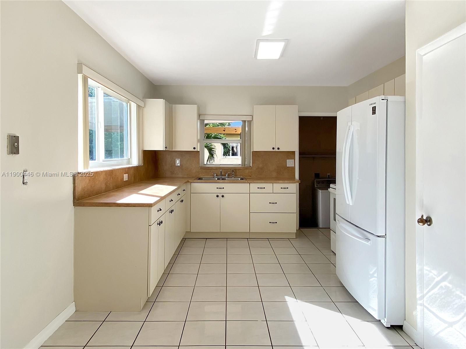 MIRACLE MANOR 1ST ADDN - Residential Lease