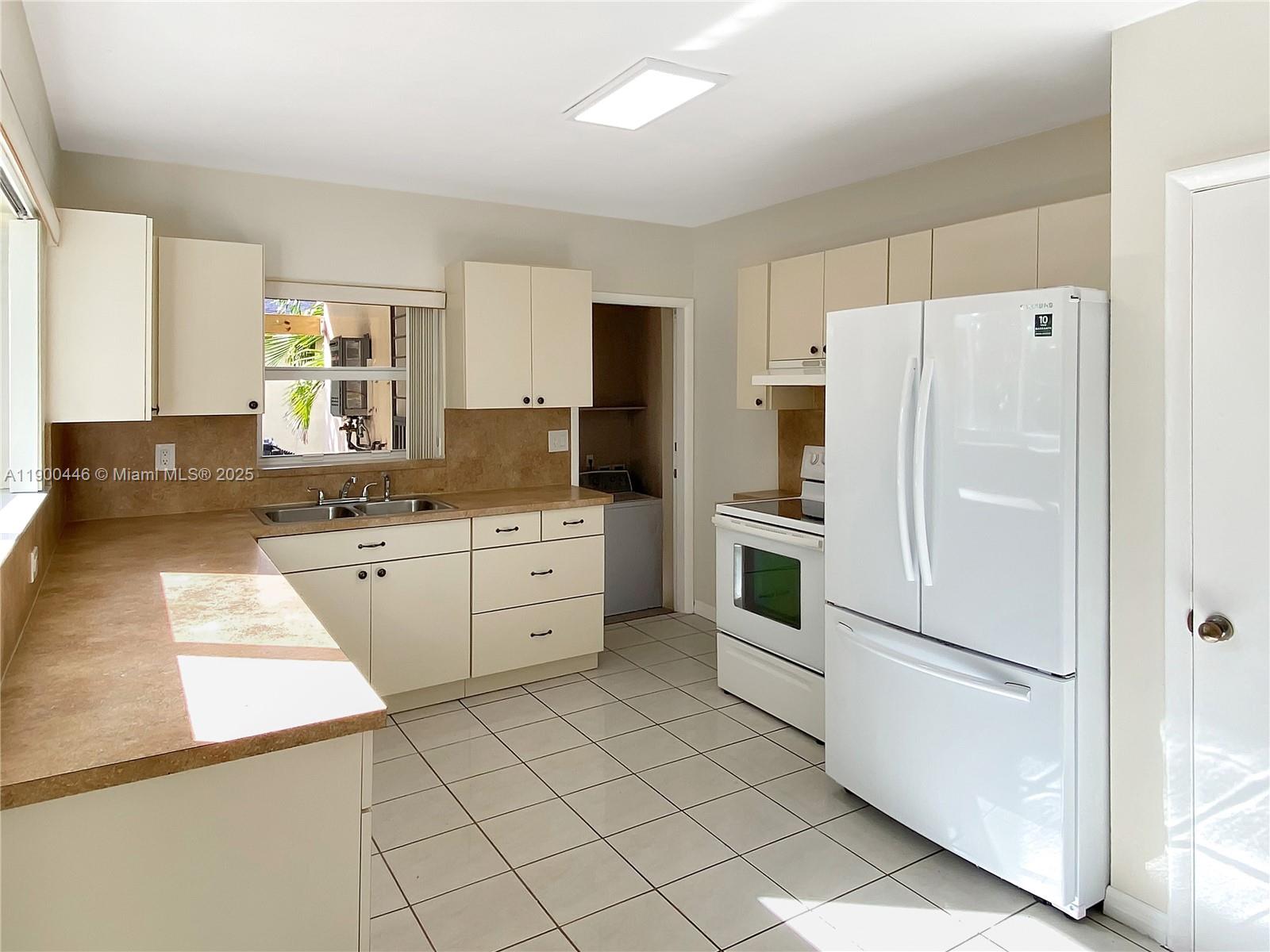 MIRACLE MANOR 1ST ADDN - Residential Lease