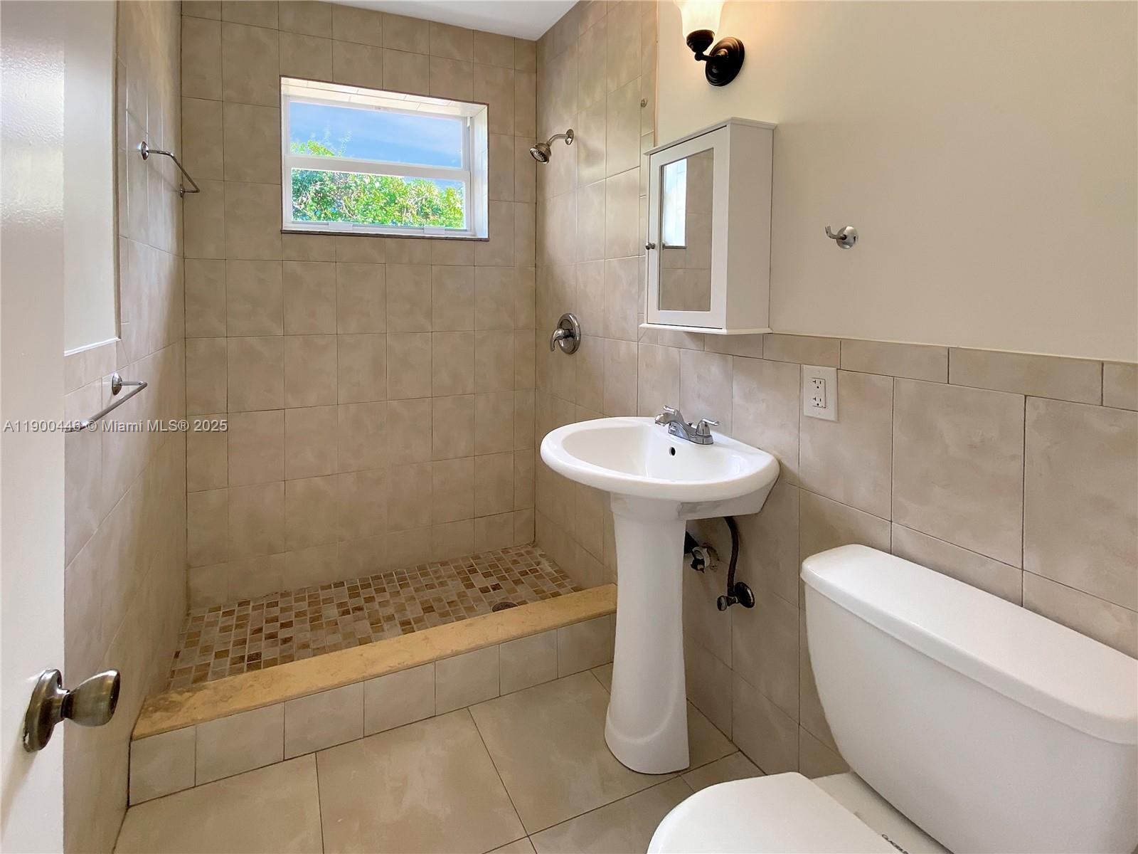 MIRACLE MANOR 1ST ADDN - Residential Lease