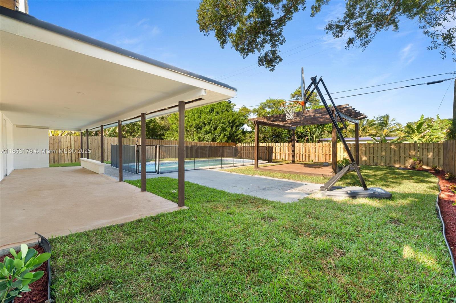 1516 SW 30th Ter