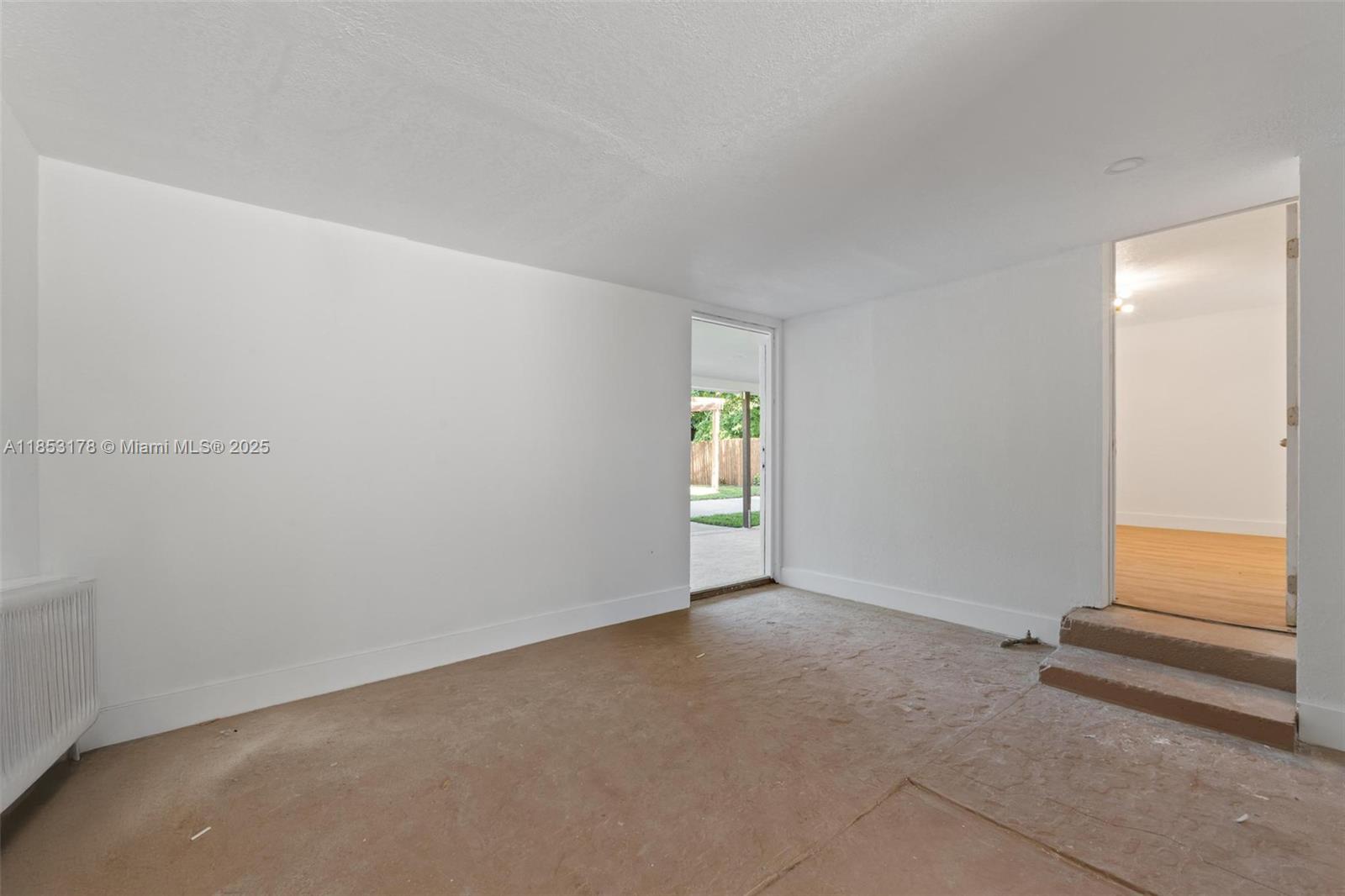 1516 SW 30th Ter