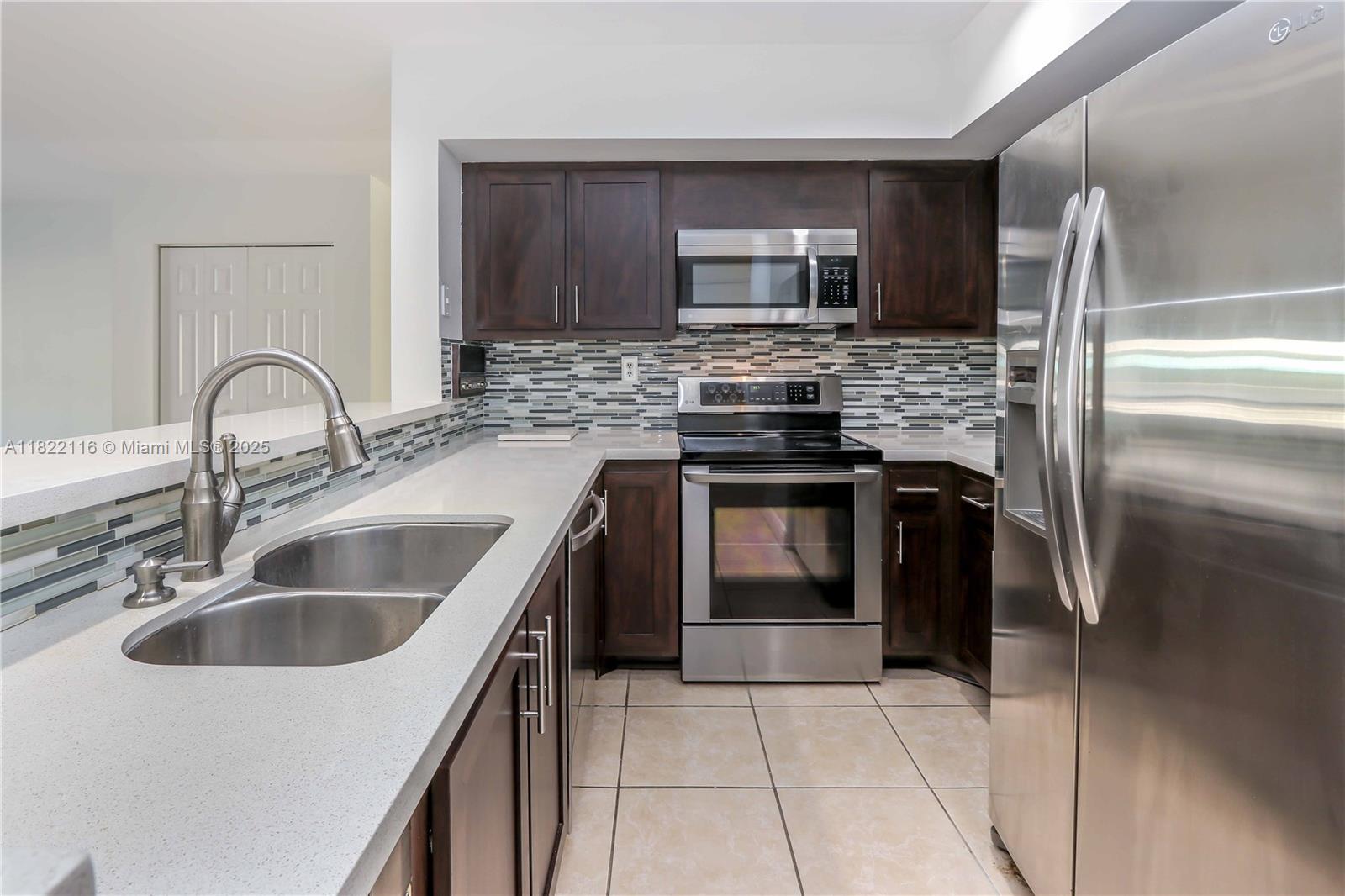 MIAMI LAKES - LAKE SANDRA - Residential Lease