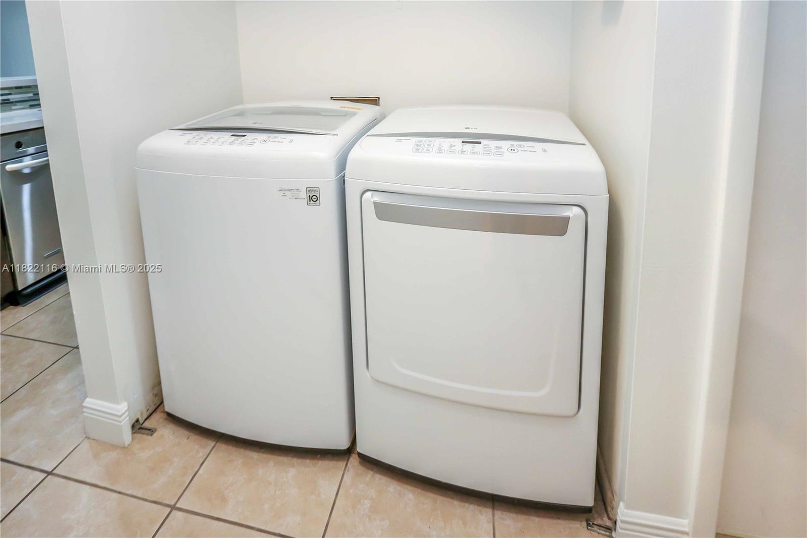 MIAMI LAKES - LAKE SANDRA - Residential Lease