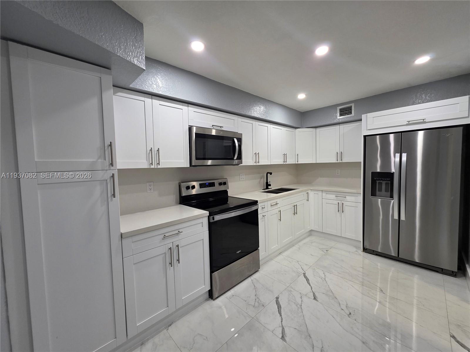 TOWERS OF WESTLAND CONDO - Residential