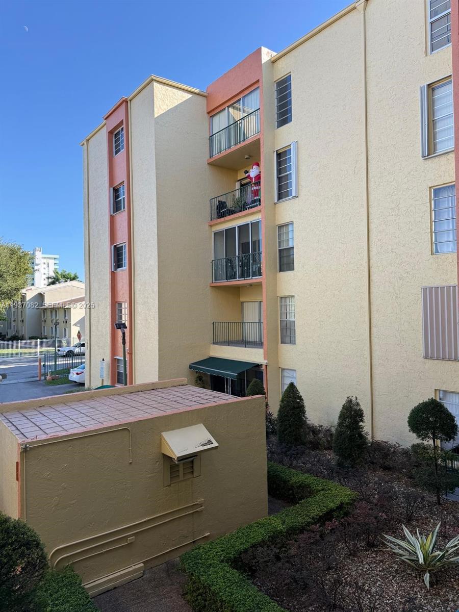 TOWERS OF WESTLAND CONDO - Residential