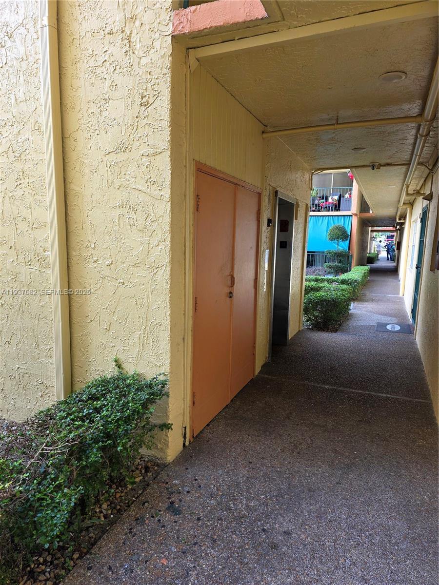 TOWERS OF WESTLAND CONDO - Residential