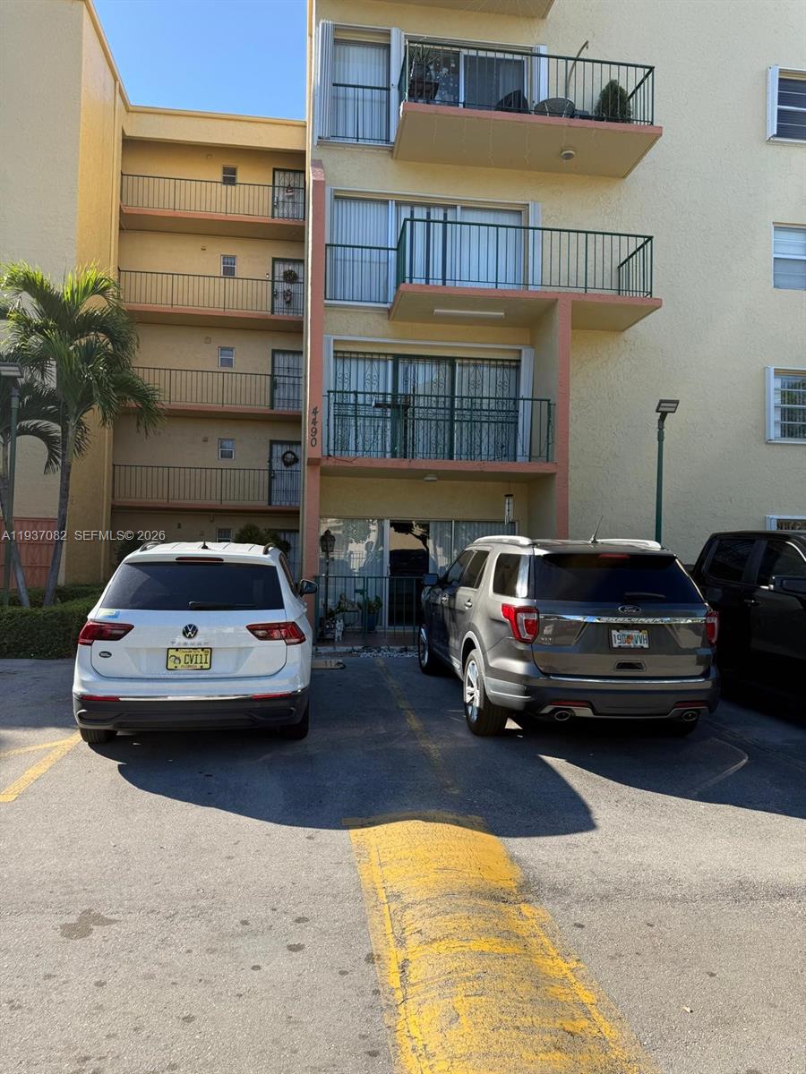 TOWERS OF WESTLAND CONDO - Residential