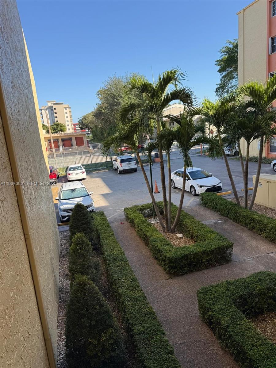 TOWERS OF WESTLAND CONDO - Residential