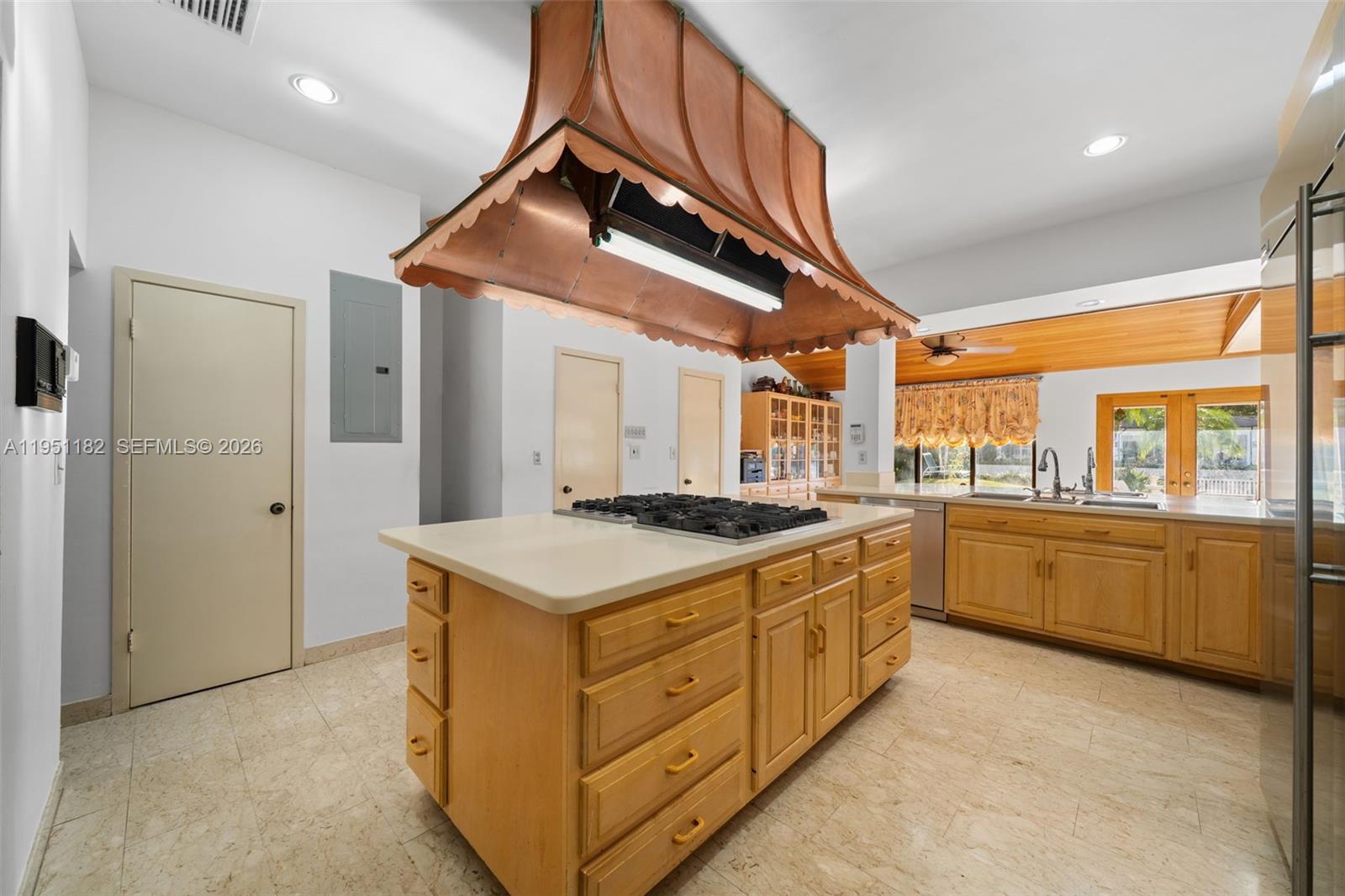 CORAL GABLES RIVIERA SEC - Residential