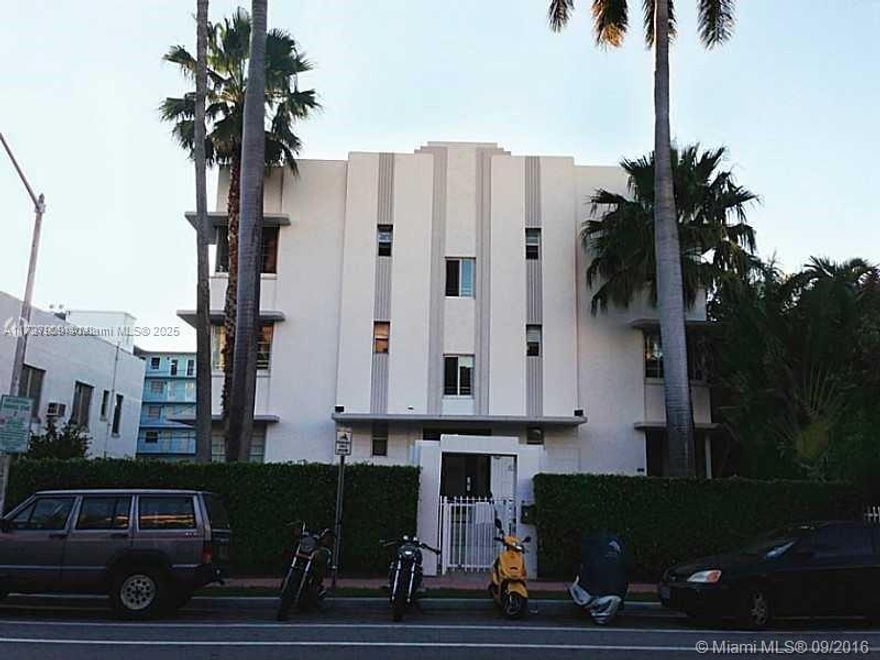 Beautiful Art Deco Building in the heart of South Beach. Excellent maintained building with a fenced entrance and security code access. Spacious floorplan, fully size kitchen and a nice. bathroom. Walking distance to all; beach, restaurants, Ocean Drive, South of Fifth. Shopping close by for groceries and Lincoln Mall. Must see.