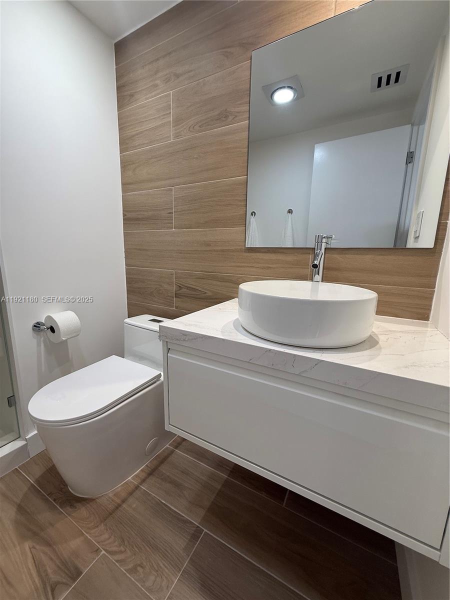 TERRACES NORTH TURNBERRY - Residential