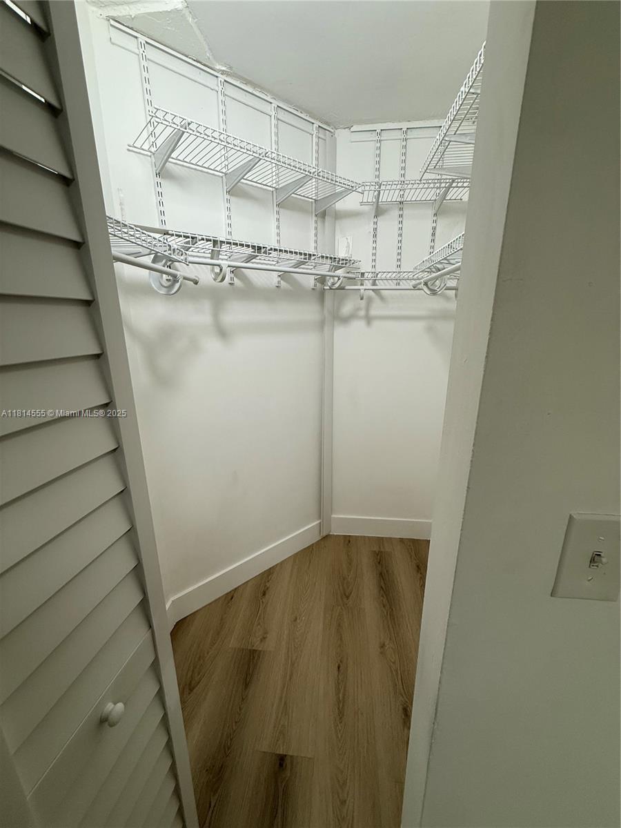 LAS BRISAS@ COUNTRY CLUB - Residential Lease