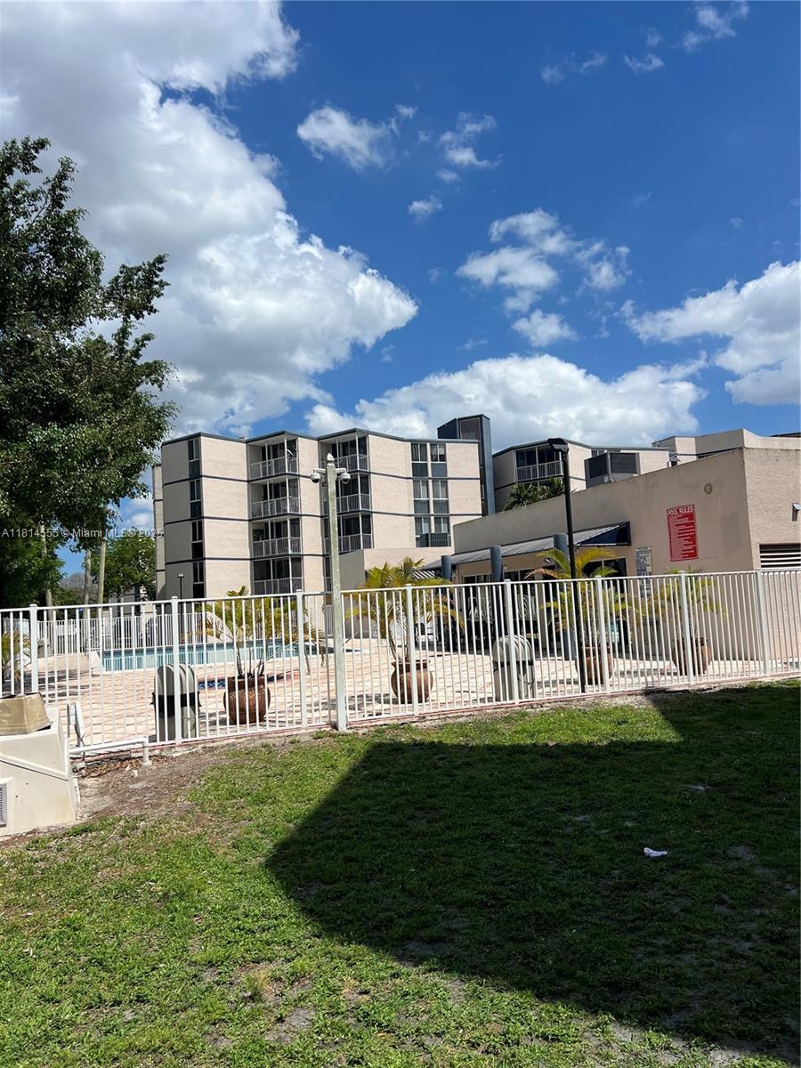 LAS BRISAS@ COUNTRY CLUB - Residential Lease