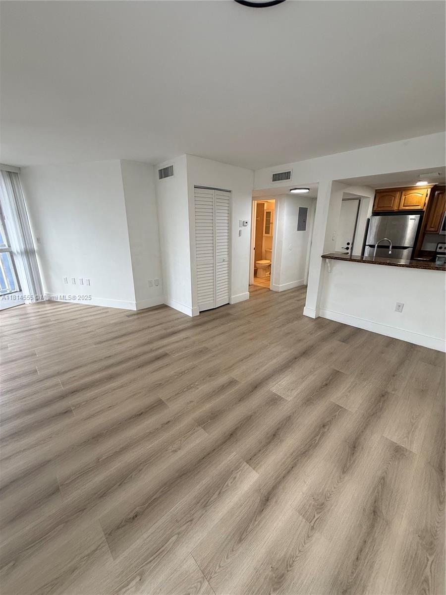 LAS BRISAS@ COUNTRY CLUB - Residential Lease