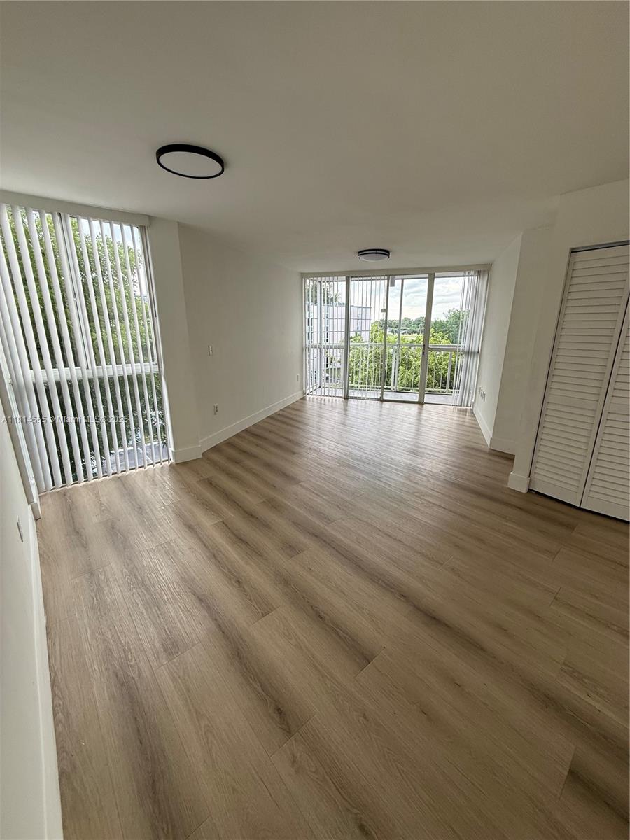 LAS BRISAS@ COUNTRY CLUB - Residential Lease