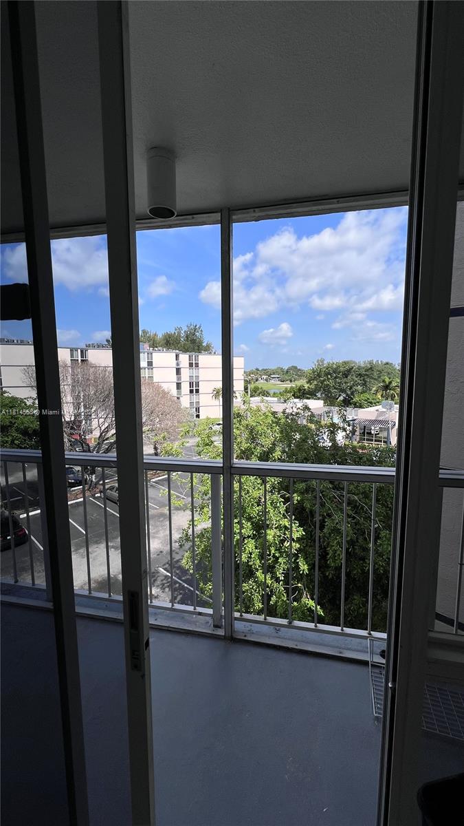 LAS BRISAS@ COUNTRY CLUB - Residential Lease