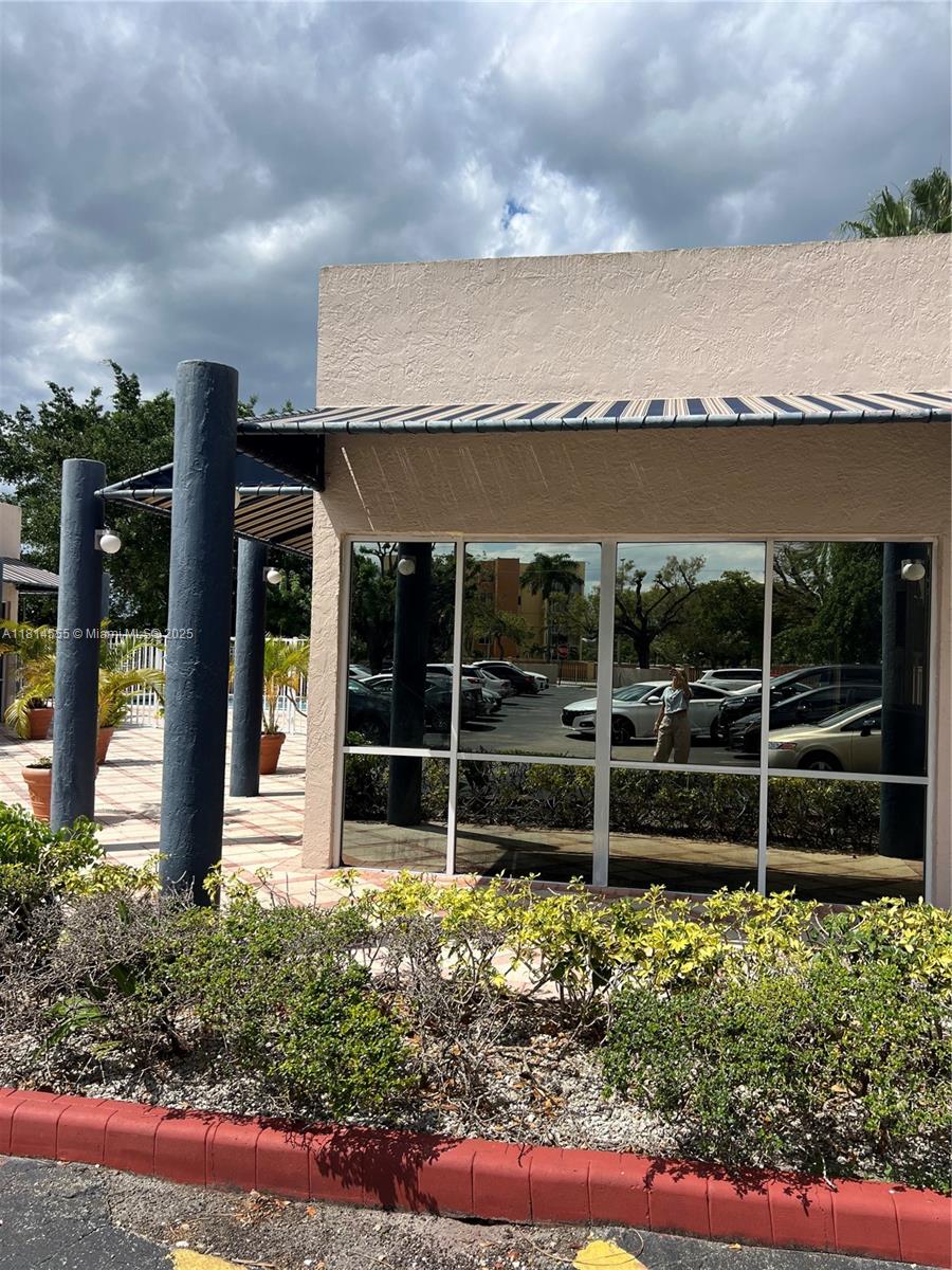 LAS BRISAS@ COUNTRY CLUB - Residential Lease