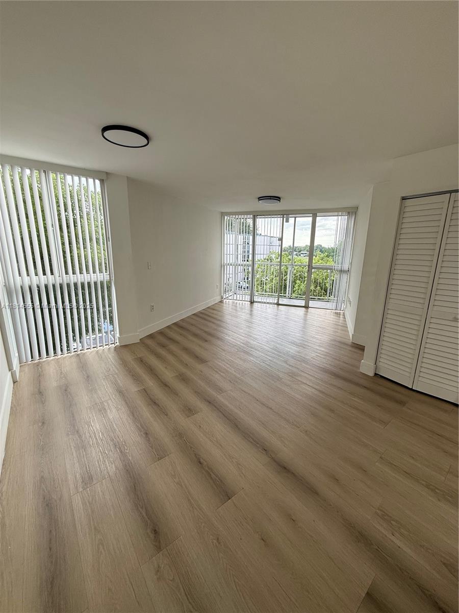 LAS BRISAS@ COUNTRY CLUB - Residential Lease