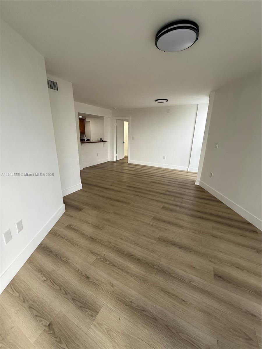 LAS BRISAS@ COUNTRY CLUB - Residential Lease