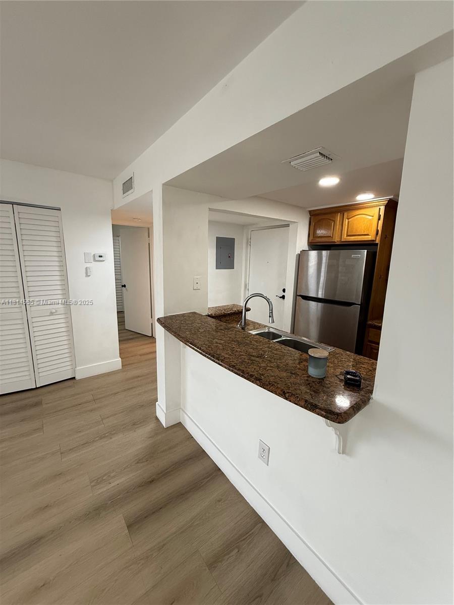 LAS BRISAS@ COUNTRY CLUB - Residential Lease