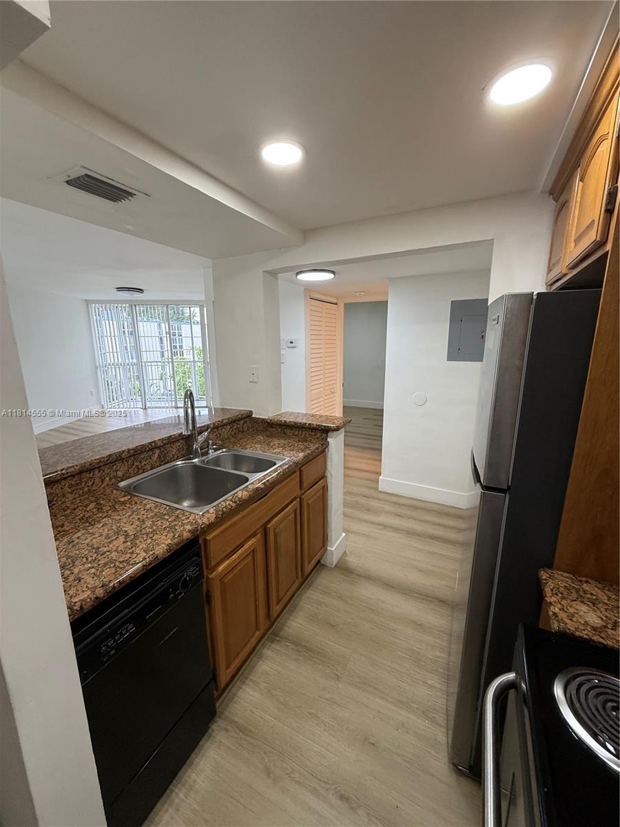 LAS BRISAS@ COUNTRY CLUB - Residential Lease