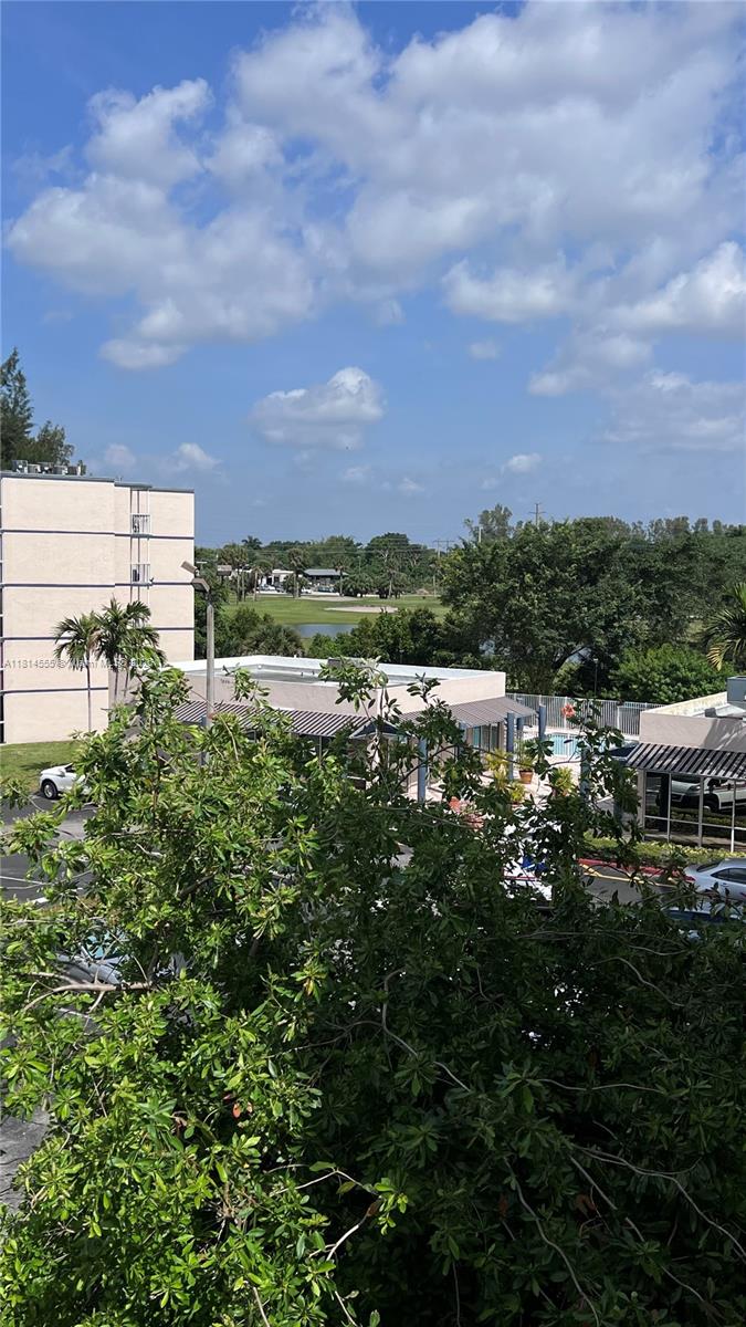 LAS BRISAS@ COUNTRY CLUB - Residential Lease