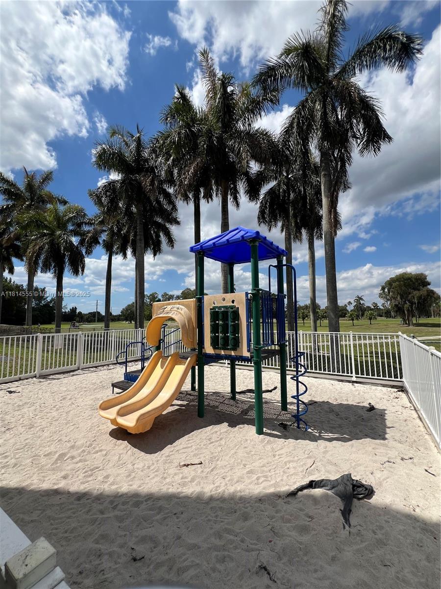 LAS BRISAS@ COUNTRY CLUB - Residential Lease
