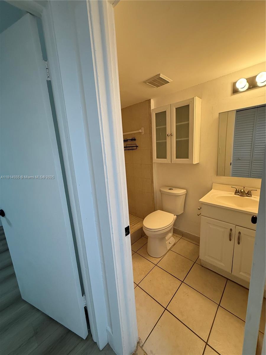 LAS BRISAS@ COUNTRY CLUB - Residential Lease
