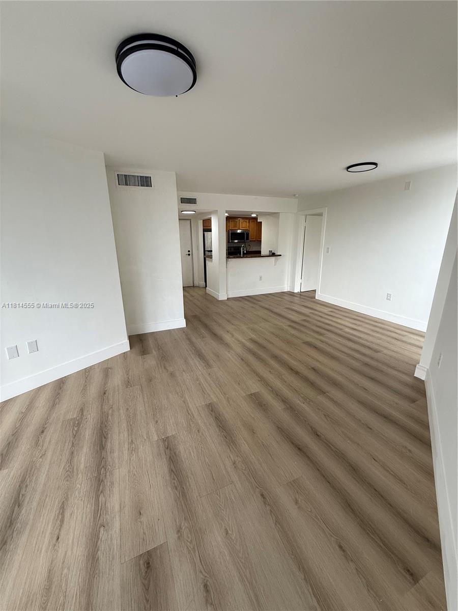LAS BRISAS@ COUNTRY CLUB - Residential Lease