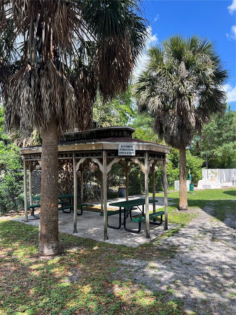 LAS BRISAS@ COUNTRY CLUB - Residential Lease