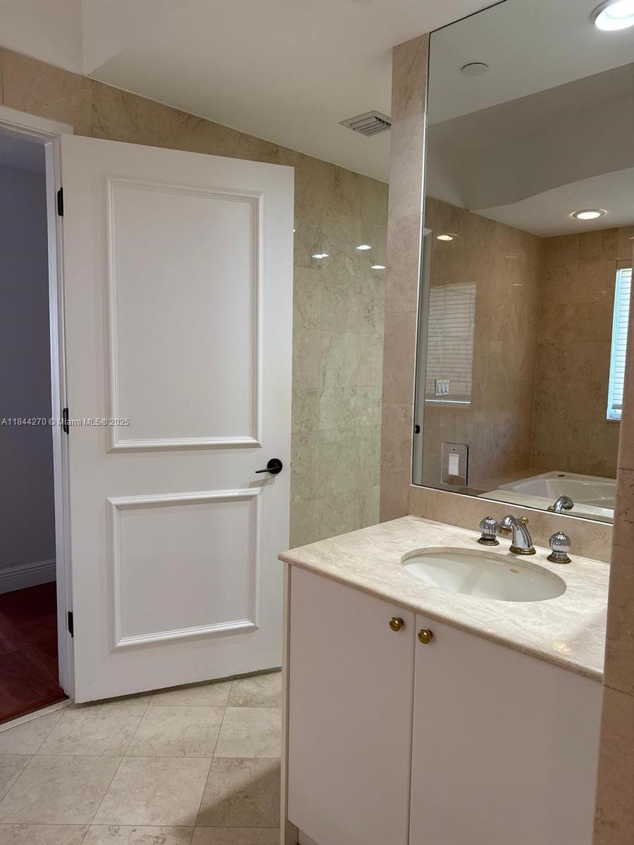 CLUB TOWER TWO CONDO - Residential Lease