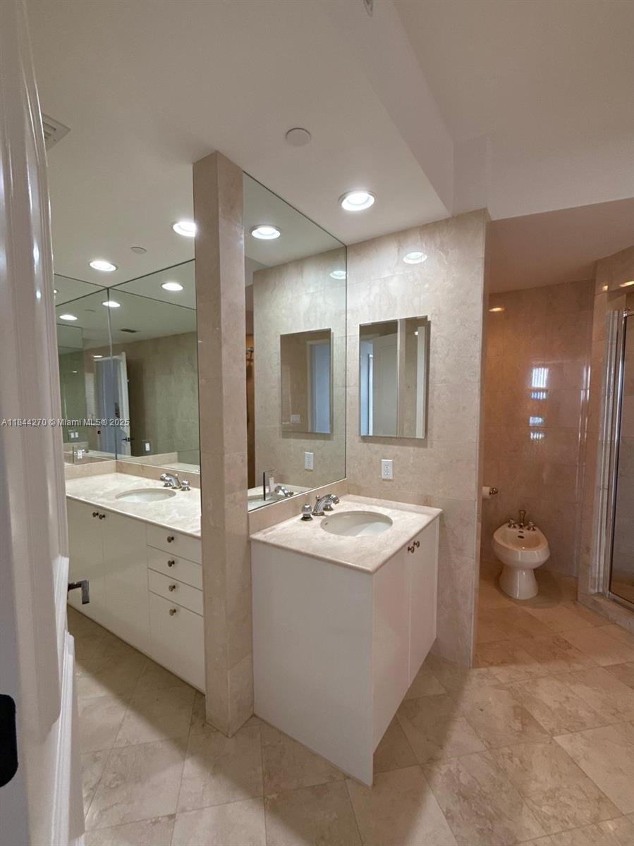 CLUB TOWER TWO CONDO - Residential Lease