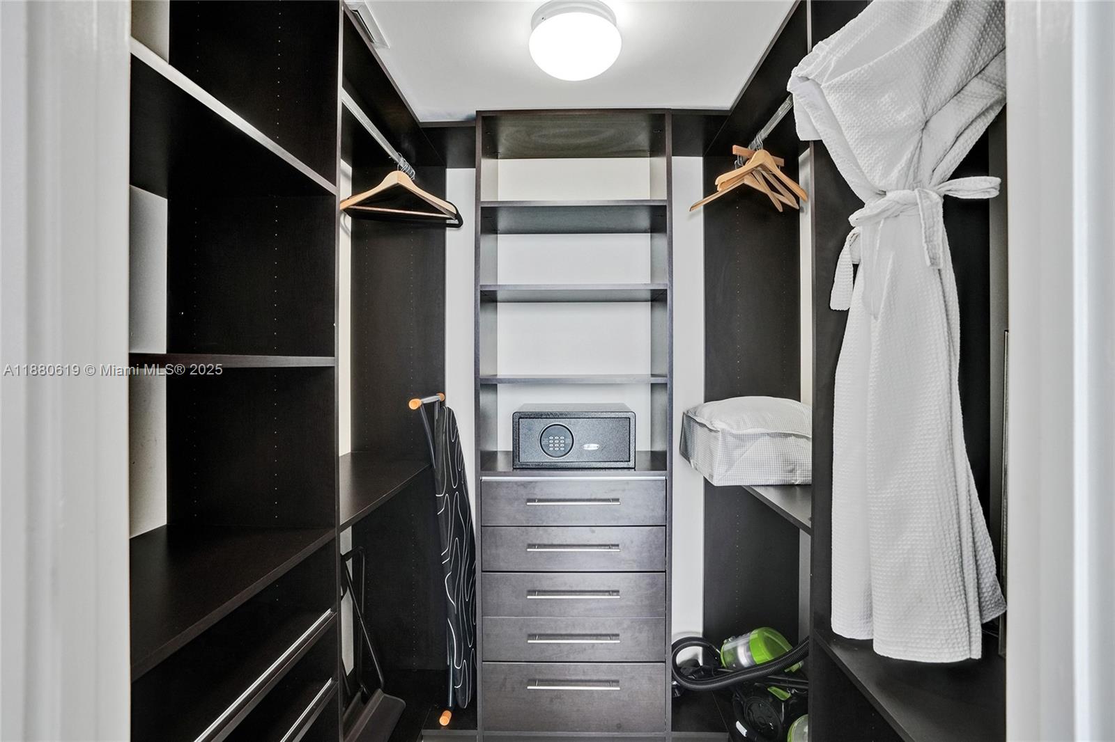 ICON BRICKELL CONDO NO 3 - Residential