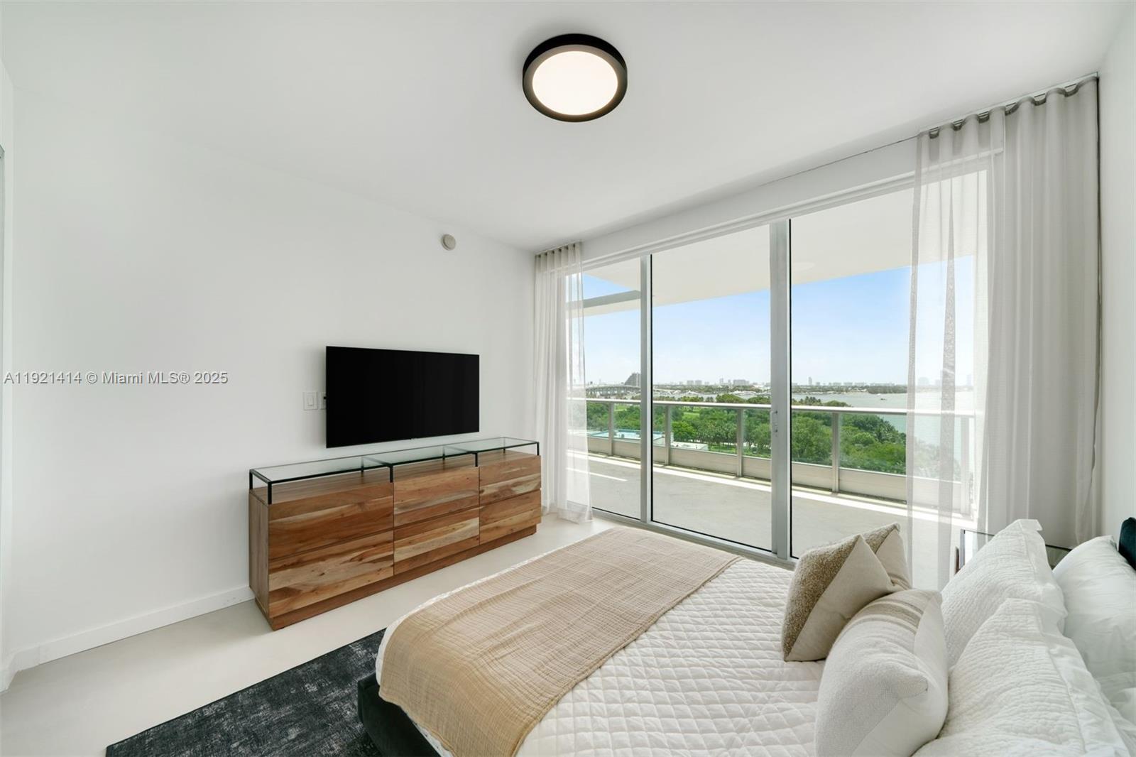 900 BISCAYNE BAY CONDO - Residential Lease