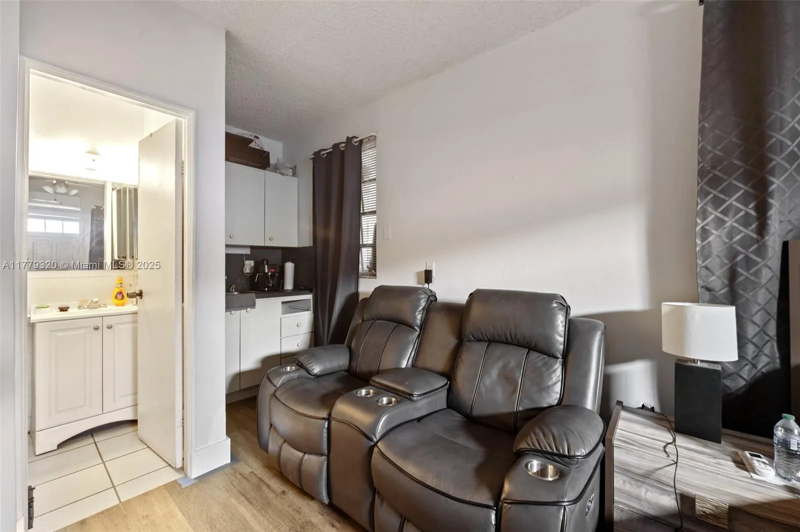 Miami, Florida 33126, United States, 3 Bedrooms Bedrooms, ,2 BathroomsBathrooms,Residential,Active,103736