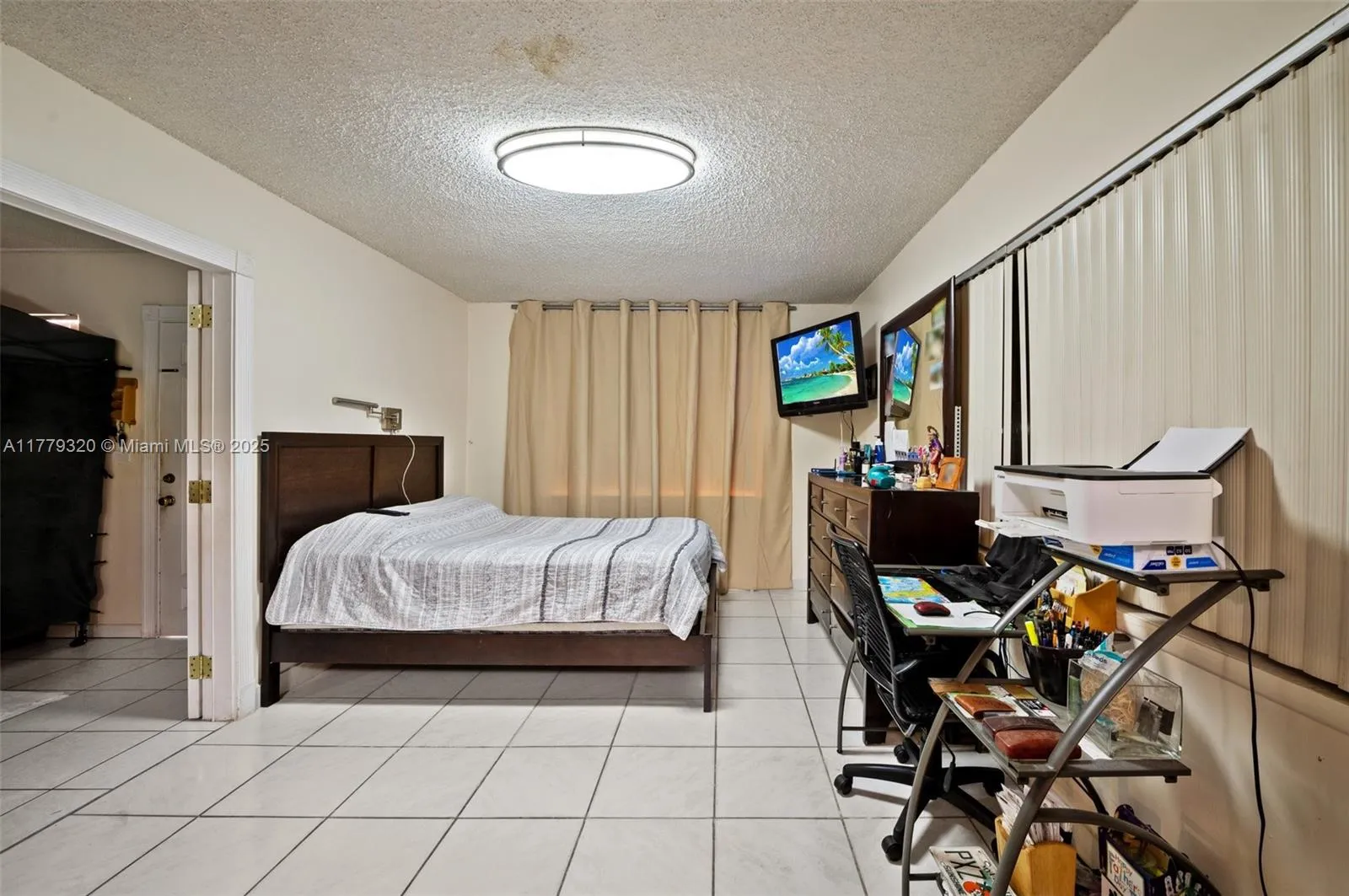 Miami, Florida 33126, United States, 3 Bedrooms Bedrooms, ,2 BathroomsBathrooms,Residential,Active,103736