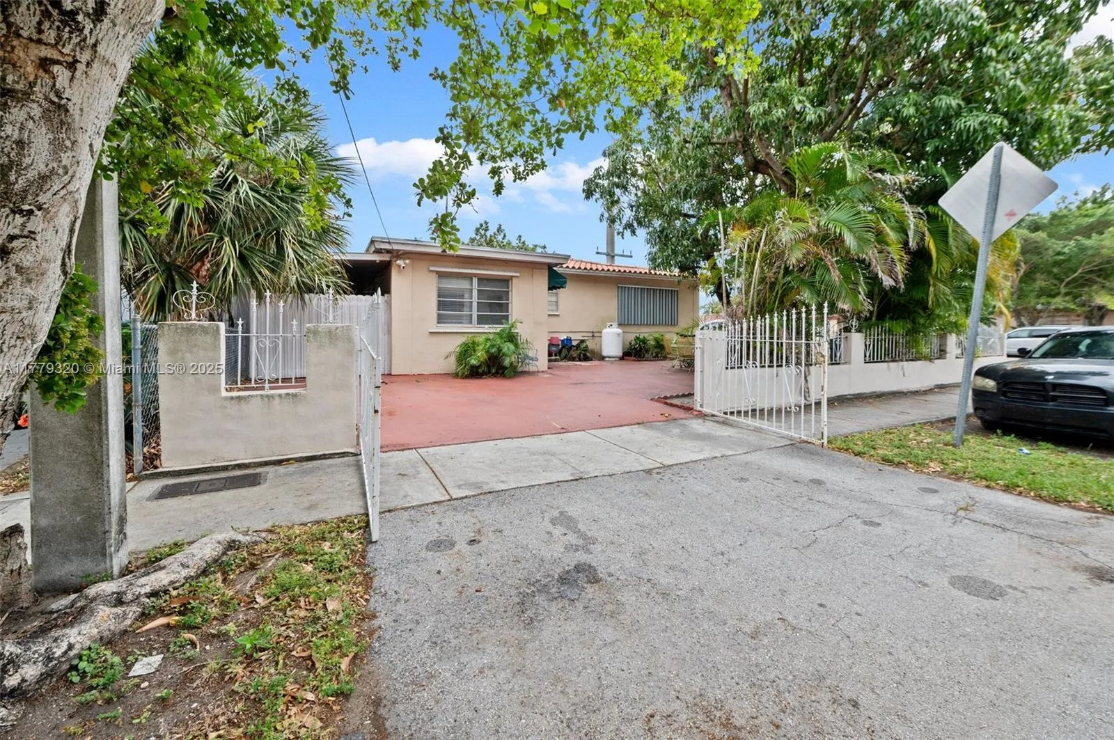 Miami, Florida 33126, United States, 3 Bedrooms Bedrooms, ,2 BathroomsBathrooms,Residential,Active,103736