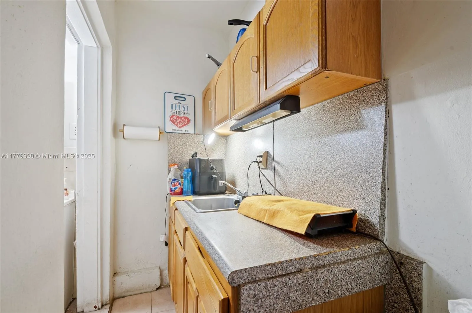 Miami, Florida 33126, United States, 3 Bedrooms Bedrooms, ,2 BathroomsBathrooms,Residential,Active,103736