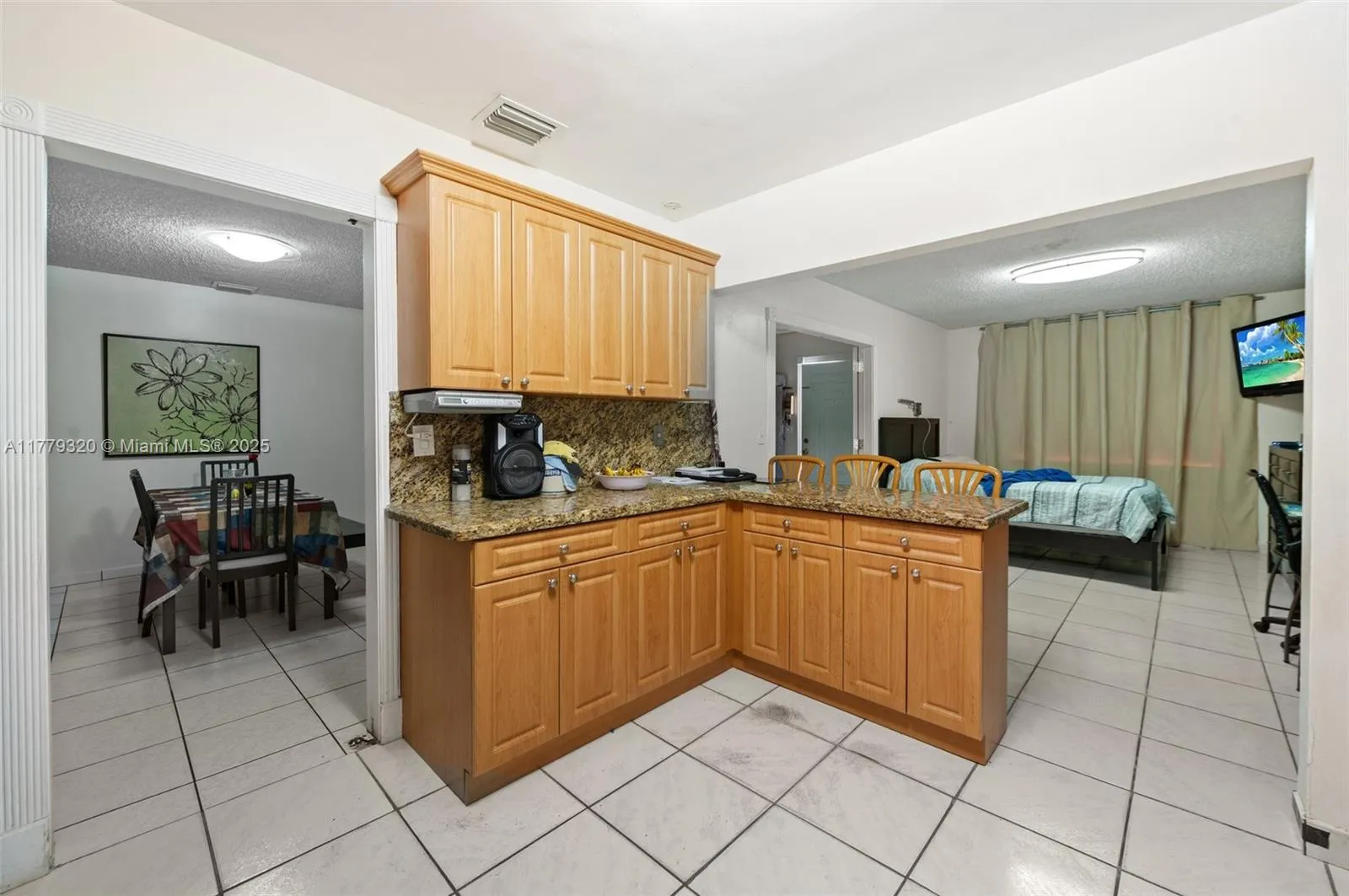Miami, Florida 33126, United States, 3 Bedrooms Bedrooms, ,2 BathroomsBathrooms,Residential,Active,103736