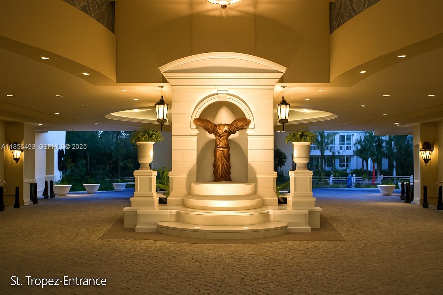 ST TROPEZ ON THE BAY III - Residential