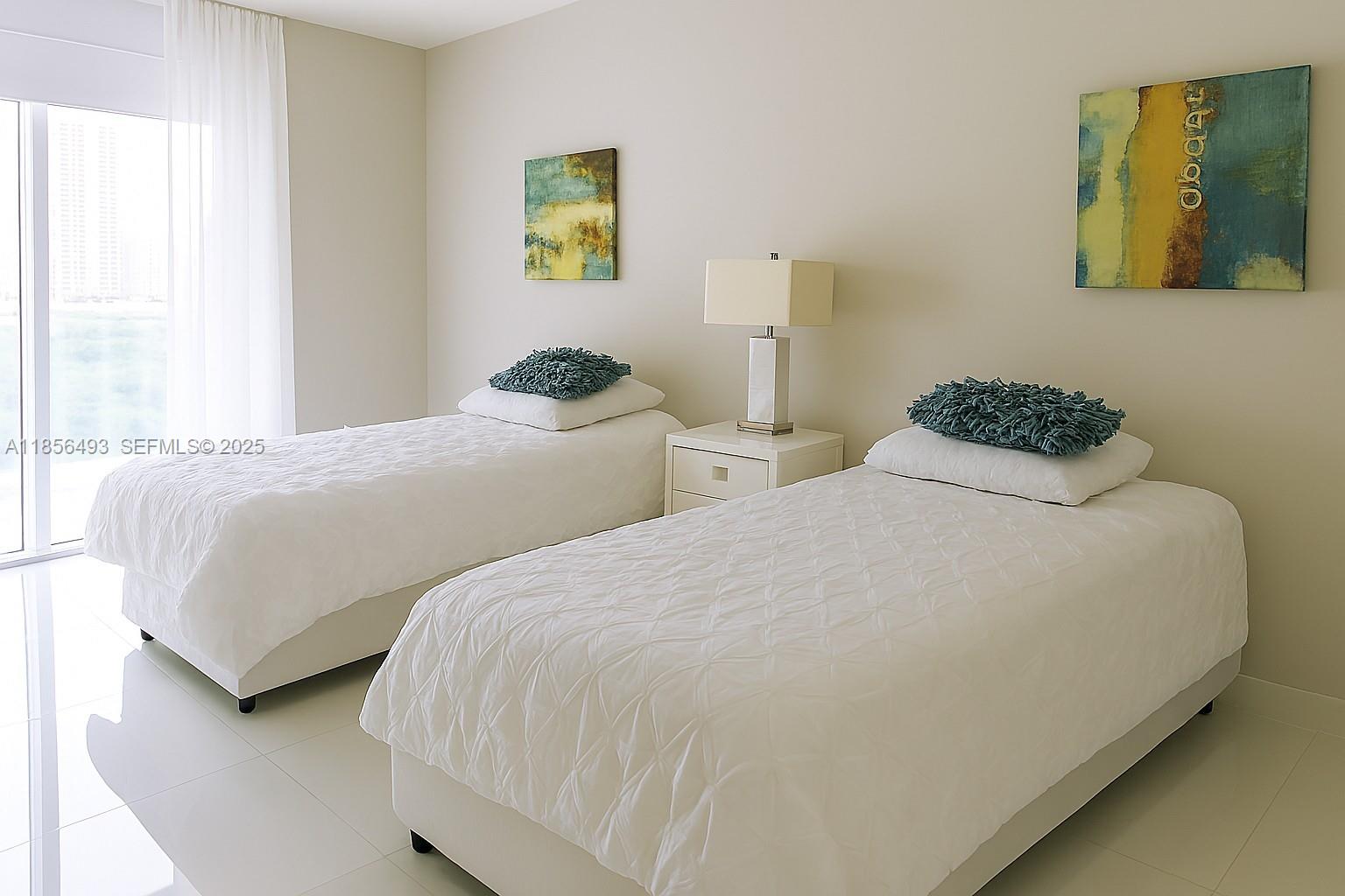 ST TROPEZ ON THE BAY III - Residential