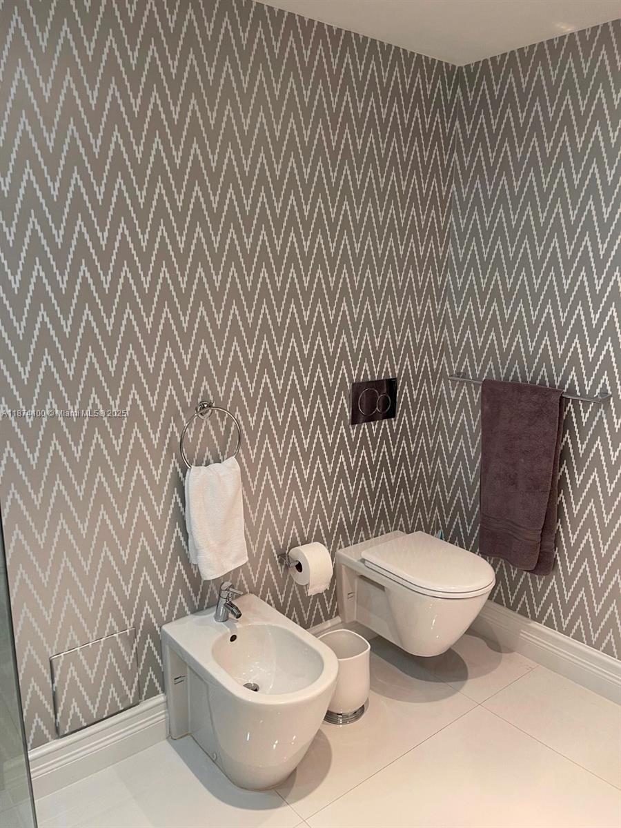 THE CARRIAGE CLUB SOUTH C - Residential Lease