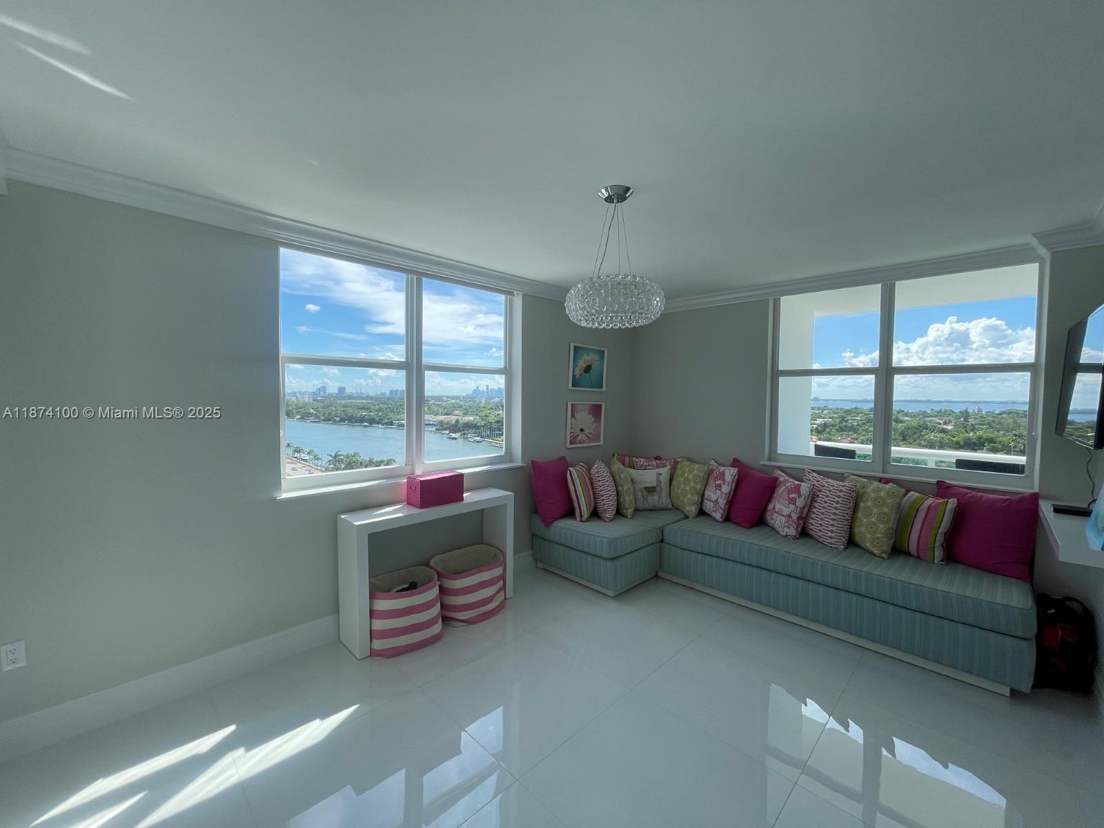 THE CARRIAGE CLUB SOUTH C - Residential Lease