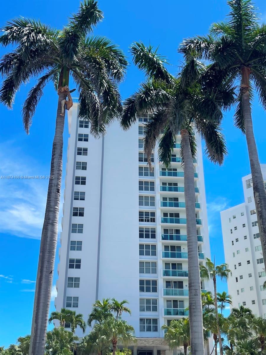 THE CARRIAGE CLUB SOUTH C - Residential Lease