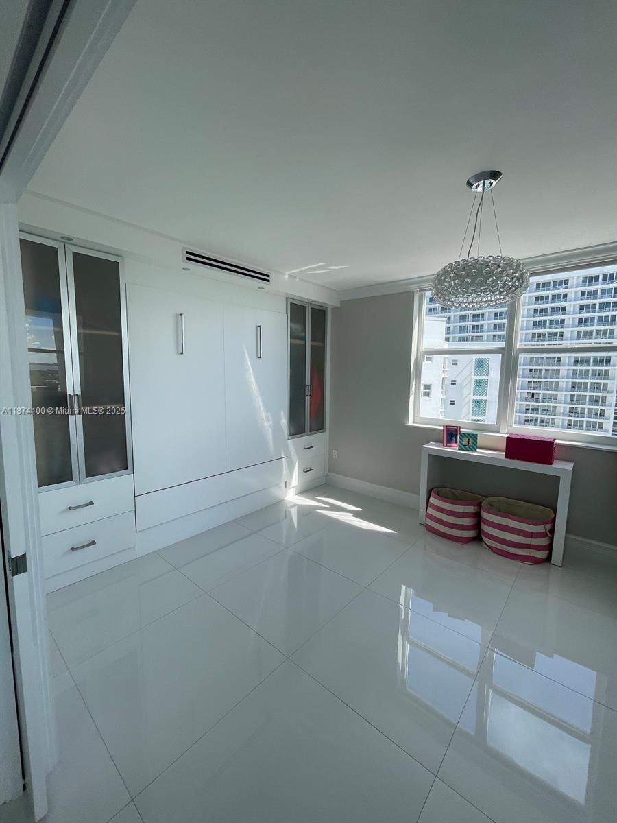 THE CARRIAGE CLUB SOUTH C - Residential Lease