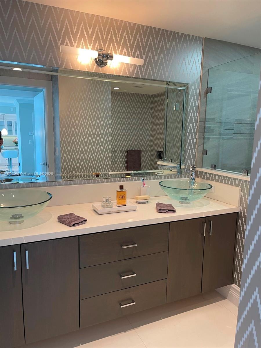 THE CARRIAGE CLUB SOUTH C - Residential Lease