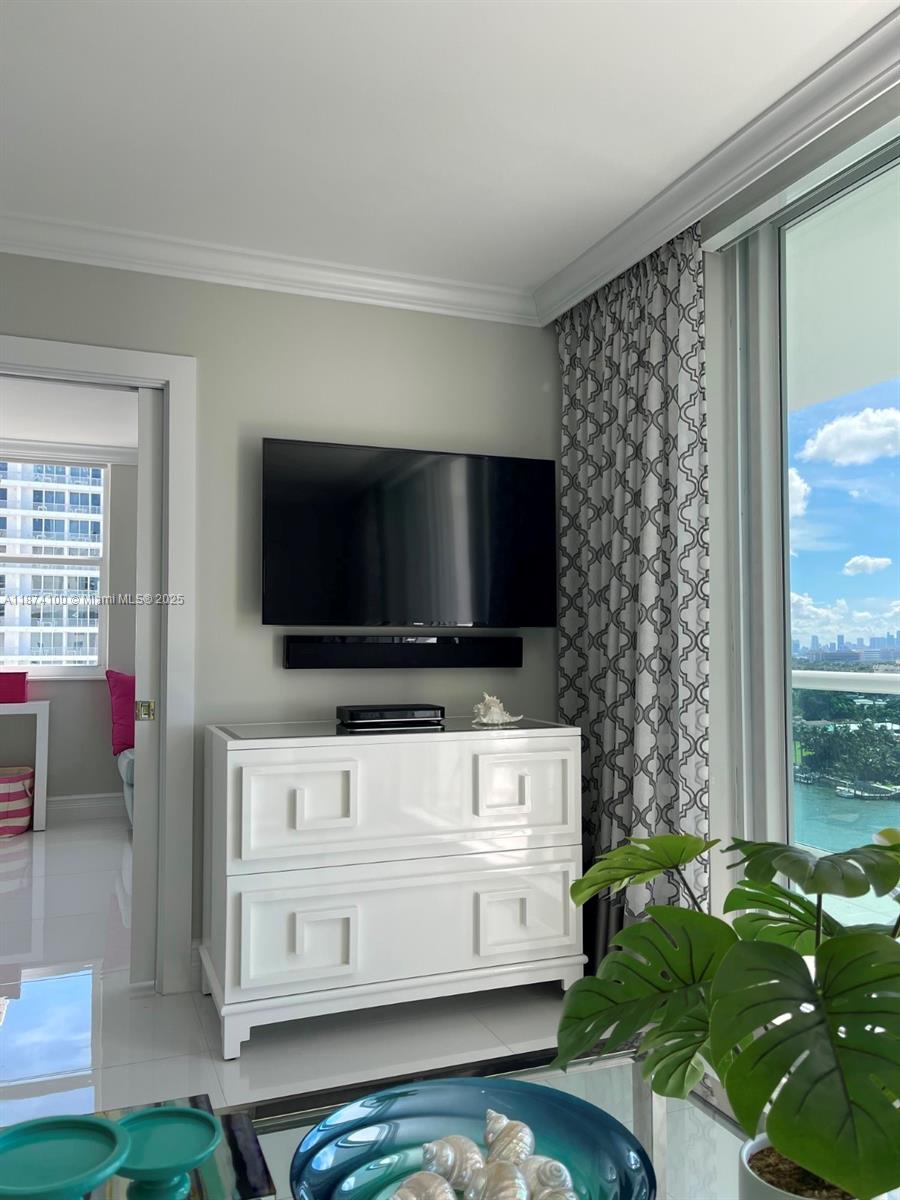 THE CARRIAGE CLUB SOUTH C - Residential Lease