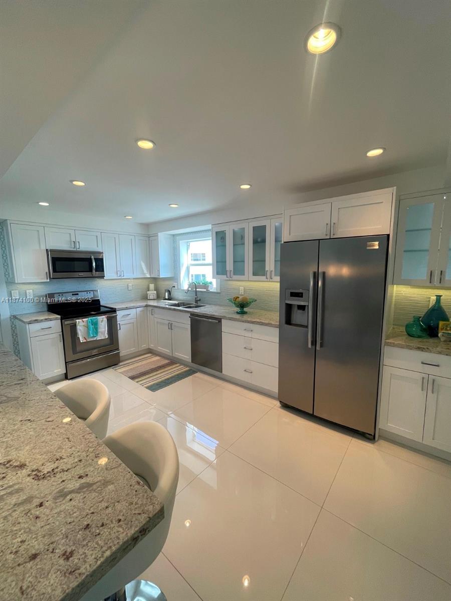 THE CARRIAGE CLUB SOUTH C - Residential Lease